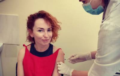 Булитко из "Дизель шоу" удивила заявлением после своей вакцинации: "Нам хана!"