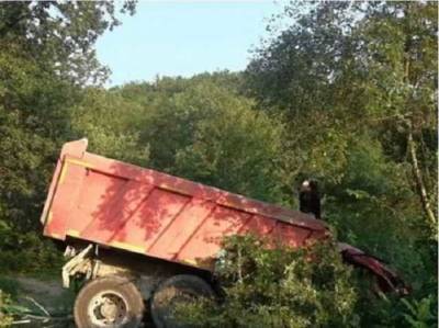 В Крыму грузовик без тормозов смял пять легковушек: много погибших