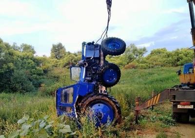 В Сараевском районе трактор упал в пруд, погибли мужчина и женщина
