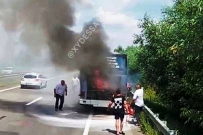 Под Одессой загорелся пассажирский автобус