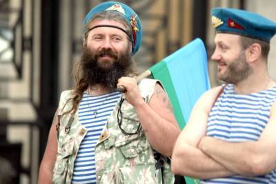 Десантники оценили идею провести гей-парад в Риге в День ВДВ