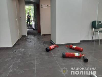 В Киеве вооруженная женщина совершила нападение на банк