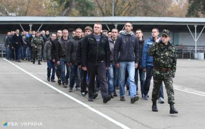 В Украине отменят обязательный военный призыв: у Зеленского назвали сроки