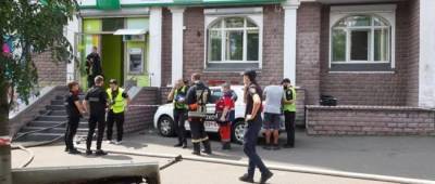 В Киеве женщина с пистолетом пыталась ограбить банк и захватила заложницу