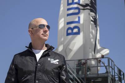 Миллиардер Безос летит в космос на корабле своей компании: онлайн-трансляция
