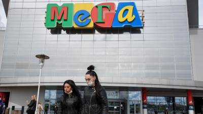 Посетительница "МЕГА Дыбенко" отсудила 300 тыс. за падение на льду