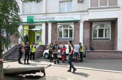 Киевлянка ограбила банк, вооружившись пистолетом и «коктейлем Молотова»