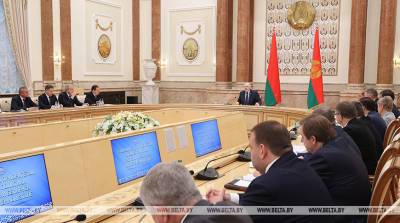 Лукашенко призвал дипломатов быть активнее и инициативнее в защите интересов страны