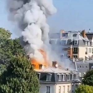 У итальянского посольства в Париже произошел пожар
