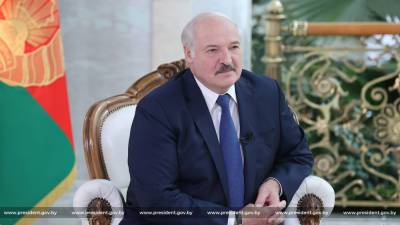Лукашенко заявил, что дипломаты должны работать в его интересах