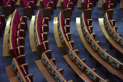 В Верховной Раде на внеочередном заседании зарегистрировалось всего 99 депутатов