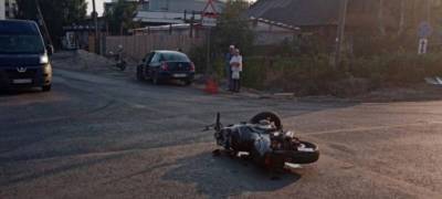 В Петрозаводске водитель-пенсионер устроил ДТП, в котором пострадал мотоциклист