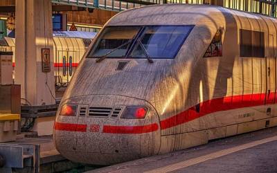 Инженеры из Китая создали самый быстрый поезд в мире и мира