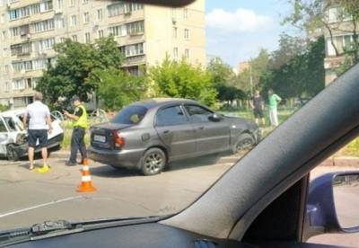 В Киеве таксист устроил масштабное ДТП (фото)