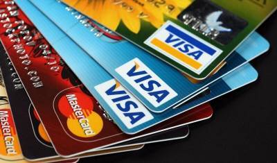 Выдача кредитных карт в России выросла почти на 40%