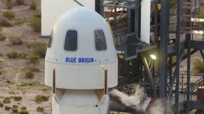 Джефф Безос завершил первый суборбитальный космический полёт с гражданским экипажем