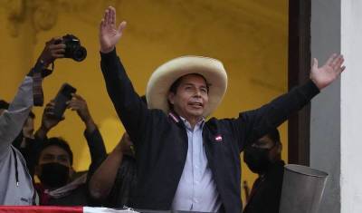 Президентом Перу стал бедный сельский учитель-марксист