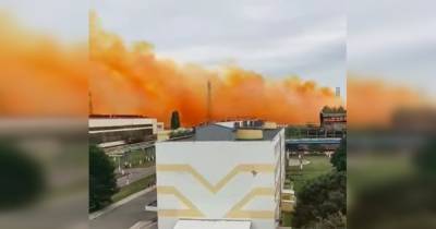 Под Ровно произошел взрыв на химическом производстве: над заводом – оранжевая туча (видео)