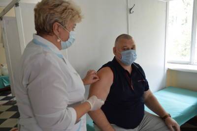 Глава администрации Московского района сделал вторую инъекцию вакцины от коронавируса