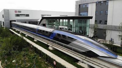 В Китае запустили первый в мире поезд на магнитной подушке