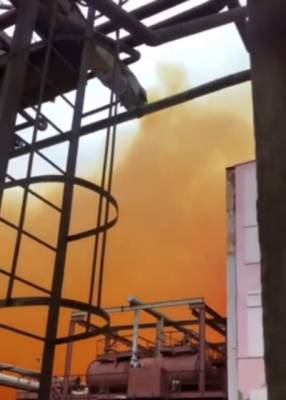 В украинском Ровно на заводе "Ривнеазот" произошел выброс нитрозных газов