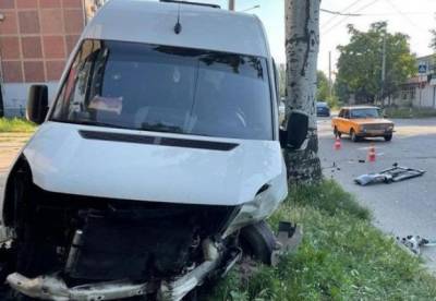 В Запорожье в ДТП с маршруткой пострадали 13 человек, из них двое детей