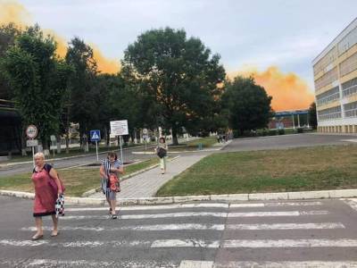 На заводе "РовноАзот" произошел выброс газов, над предприятием видели рыжее облако