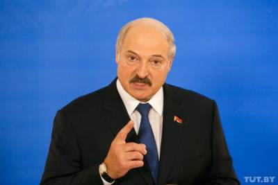 «Надо было набить мерзавцу морду»: Лукашенко о снятии флага Белоруссии в Риге