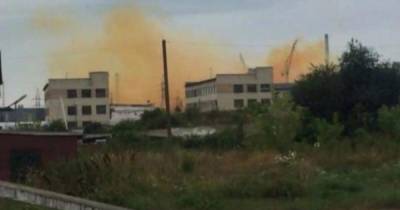 На Ровенщине произошла авария на заводе: в небе образовалось облако оранжевого газа
