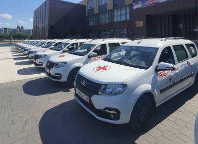 В Тосненскую районную больницу поступили 13 новых автомобилей