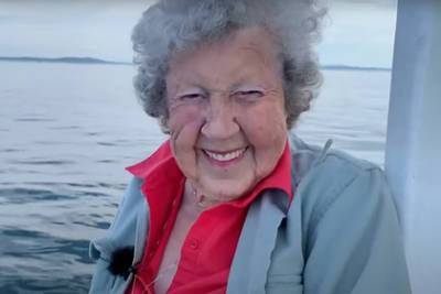 Продолжающая ловить омаров 101-летняя женщина поделилась секретом долголетия
