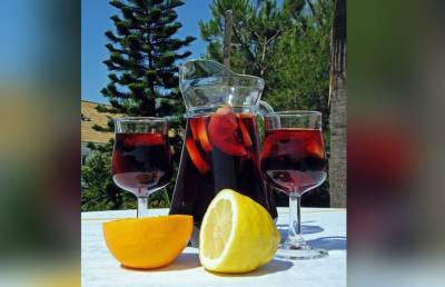 Испанцы пьют это круглый год! Фрукты, вино и вода – готовим сангрию дома!
