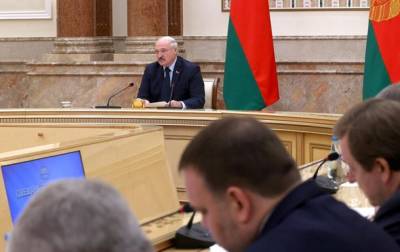 Лукашенко заявил, что посол в Латвии должен был "набить морду" мэру Риги