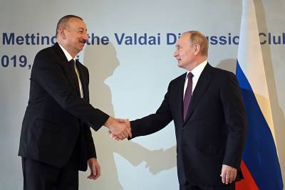 Алиев поблагодарил Путина за помощь в борьбе с пандемией