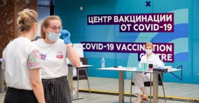 В Москве 77% сотрудников органов власти привились от коронавируса