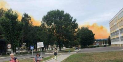 На Украине после взрыва на химзаводе в воздухе появились оранжевые облака