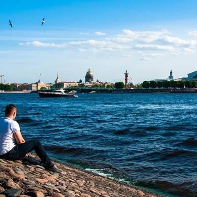 Температура воды в реке Неве в Санкт-Петербурге достигла 25 градусов по Цельсию