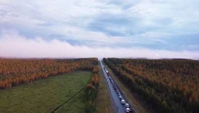 "Руки сейчас сгорят": огонь захватывает леса в Якутии и Карелии