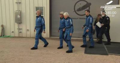 "Как это было? О боже!": Джефф Безос поделился впечатлениями от полета в космос