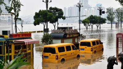 Наводнение в Китае: из-за прорыва плотин эвакуированы почти 20 тыс. человек