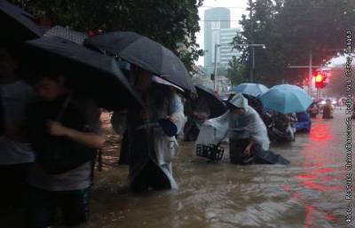 Тысячи людей эвакуировали из-за наводнений в Китае