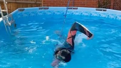 Новости на "России 24". Валлийский пловец готовился к Играм в садовом бассейне