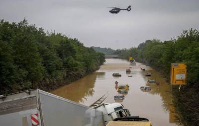 В китайском Чжэнчжоу 100 тысяч человек эвакуированы из-за наводнения