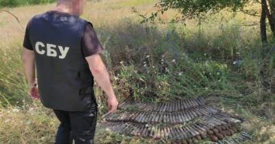 В старом окопе боевиков на Луганщине нашли тайник с артснарядами (ФОТО)
