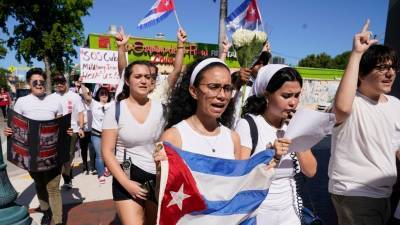 США изучают варианты помощи кубинцам