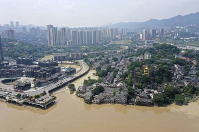 В китайском Чжэнчжоу эвакуировали 200 тыс. человек из-за наводнения