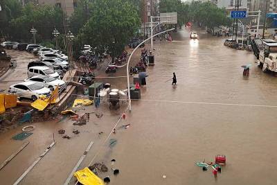 Правительство китайского Чжэнчжоу эвакуировало около 200 тыс. жителей из-за наводнения