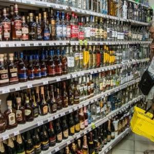 В Раду внесли законопроект о запрете продажи алкоголя и сигарет в супермаркетах