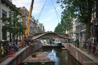 Первый в мире нержавеющий мост напечатан на 3D принтере и установлен в Амстердаме