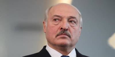 Лукашенко потребовал от посла "набить морду" мэру Риги за белорусский флаг